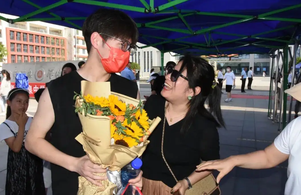 2022年高考难度倍增，考生若想上岸“本科”，总成绩要达到这些