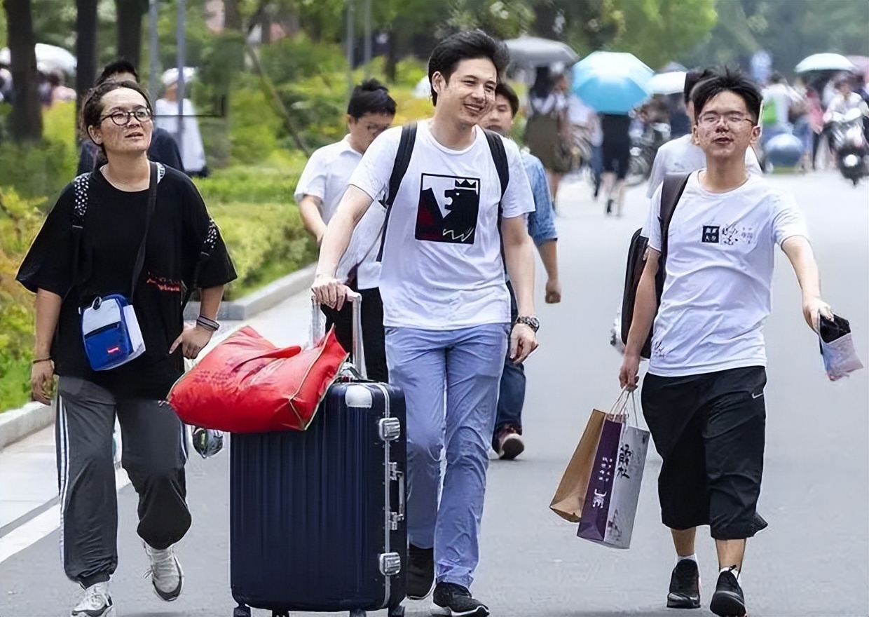 大学毕业才明白，在省内和省外读大学区别有多大，幸亏当初选对了