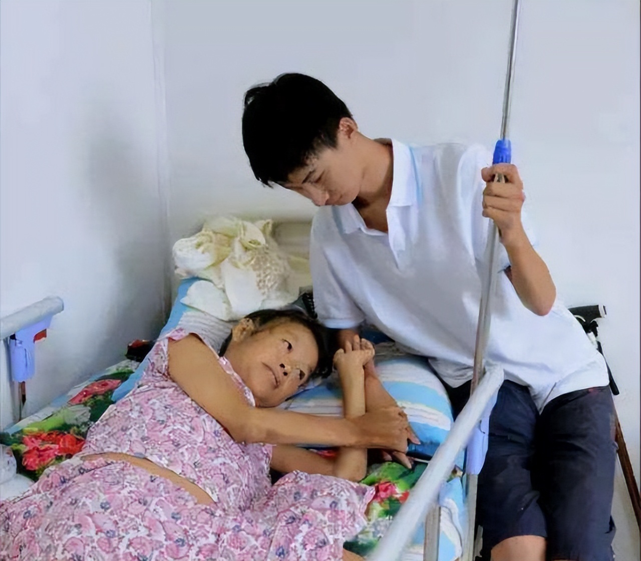 17年河北理科状元744分考上清华，校长亲自拜访，推门后直接泪目