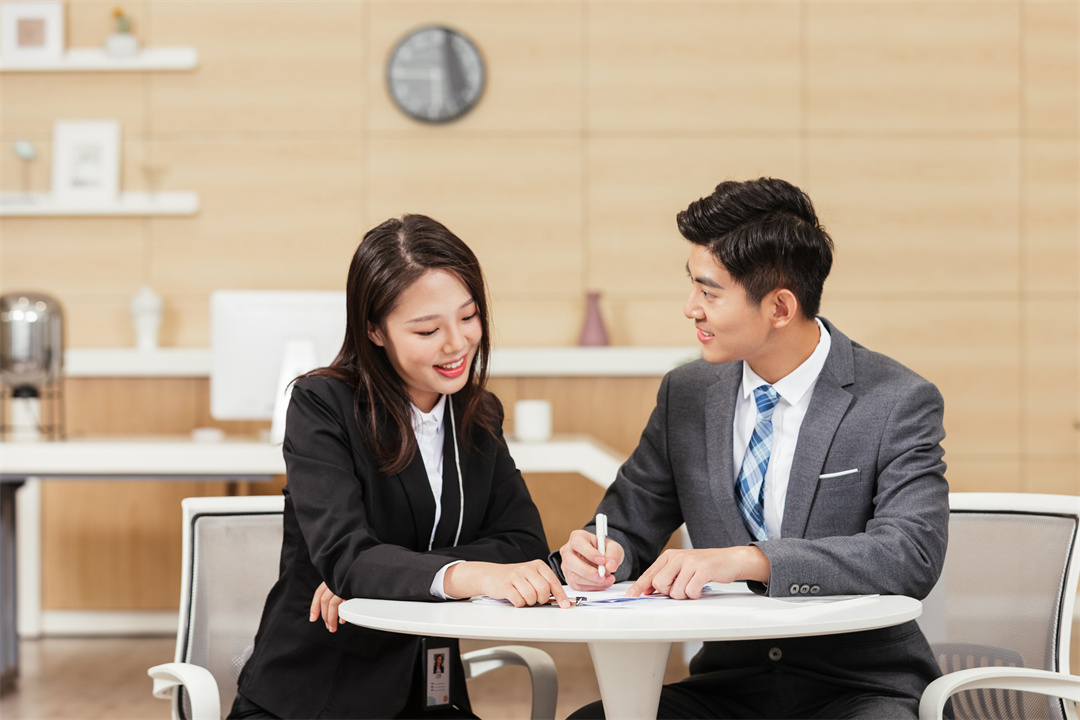 如果你特别想辞职，快到崩溃了，你会继续忍一忍，还是果断辞了？