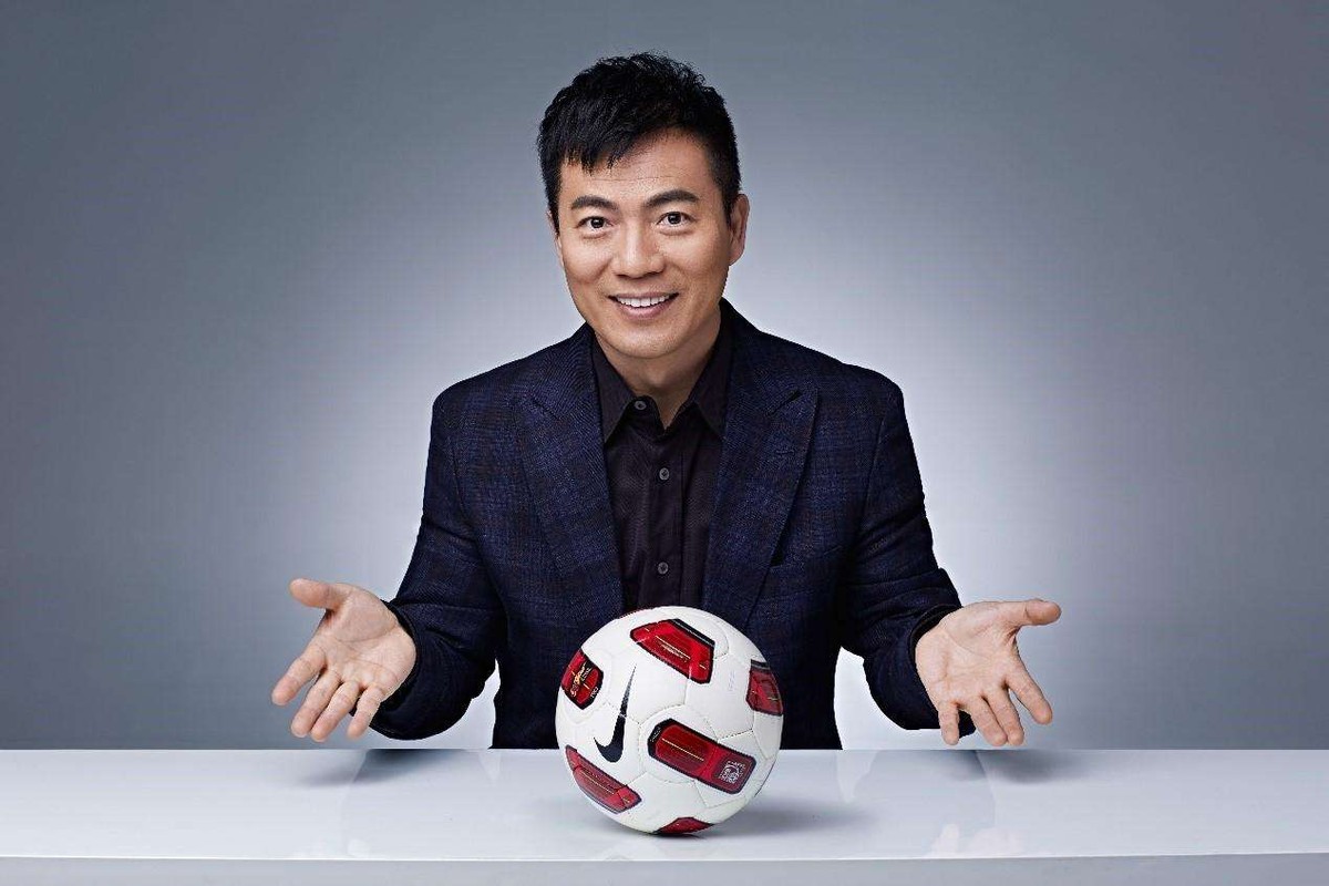 54岁足球解说员黄健翔：二婚15年，仍愧对前妻、亏欠女儿