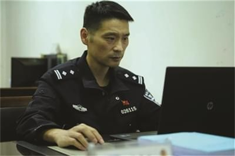 “贼王”12岁行窃，偷出千万身家，被抓时：别让我儿子知道我是贼