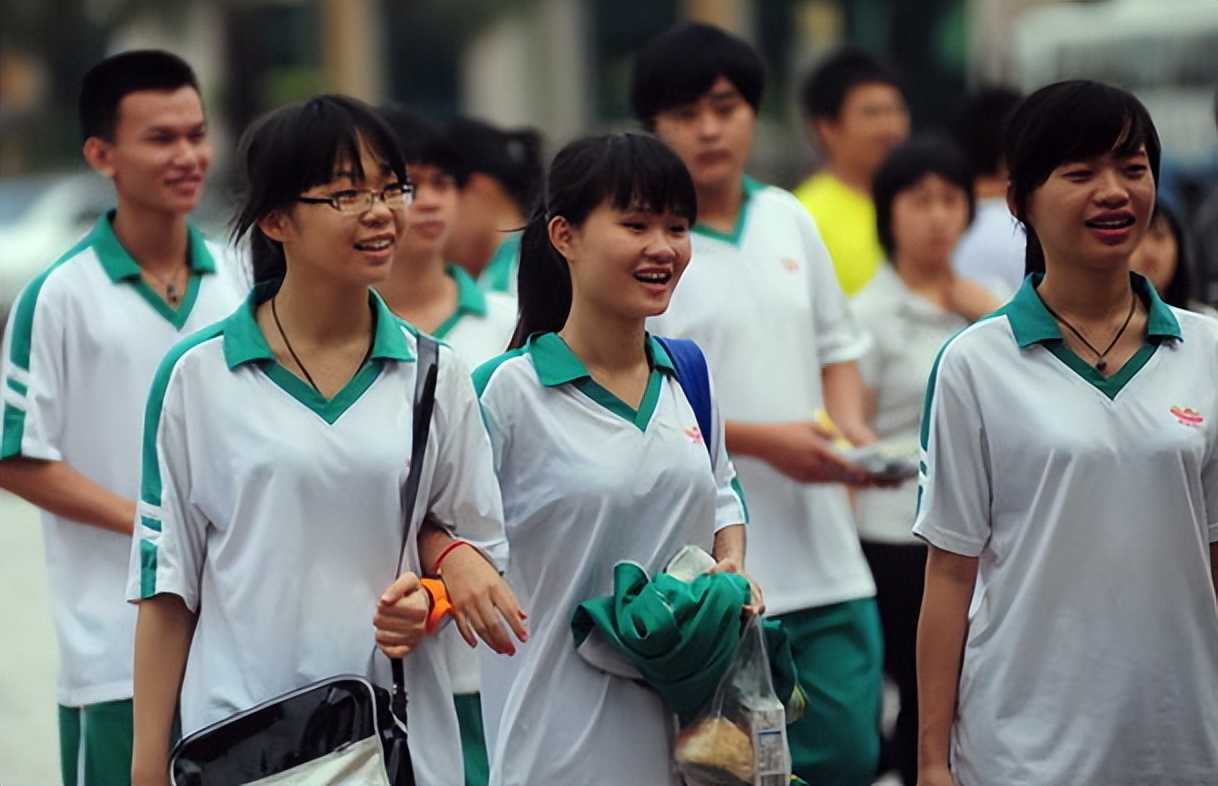 高中科目难度系数排行榜介绍！最让学生崩溃的物理，竟不是第一