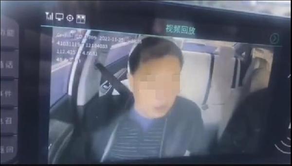 男子坐霸王车自称认识交警支队长 交警支队：正在处理
