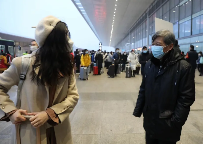 发放“年货礼包”，党委书记、校长来送！西安交大3.4万余名学生离校回家！