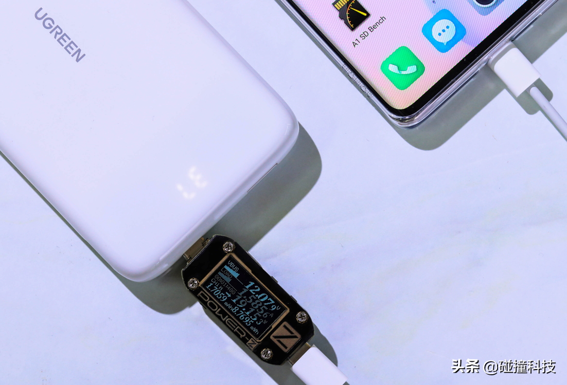 充电宝界的“iPhone 13”来了？绿联数显充电宝上手体验测评