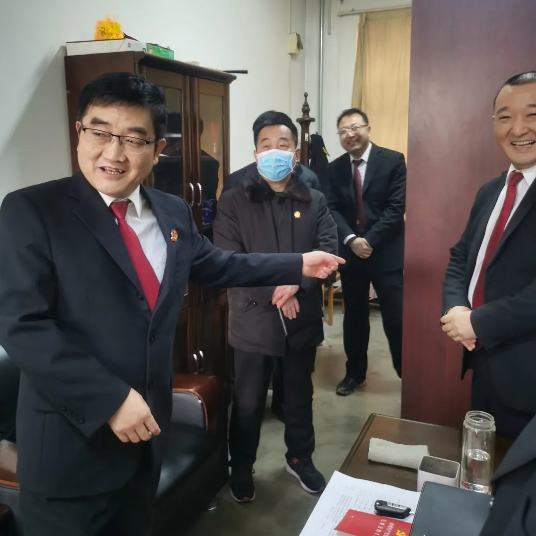 三原法院领导班子春节后上班第一天慰问全体干警