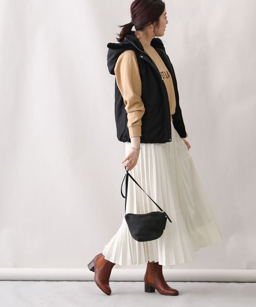 穿懂“卫衣”气质翻倍，配上这3种单品，既有女人味又可演绎帅气