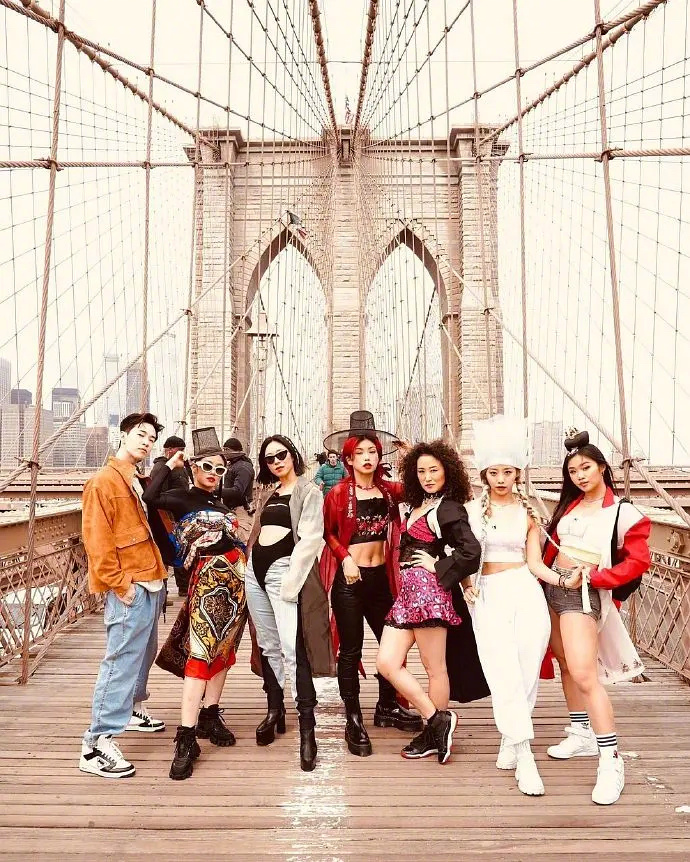 “困顿”笼罩下的梦幻童话