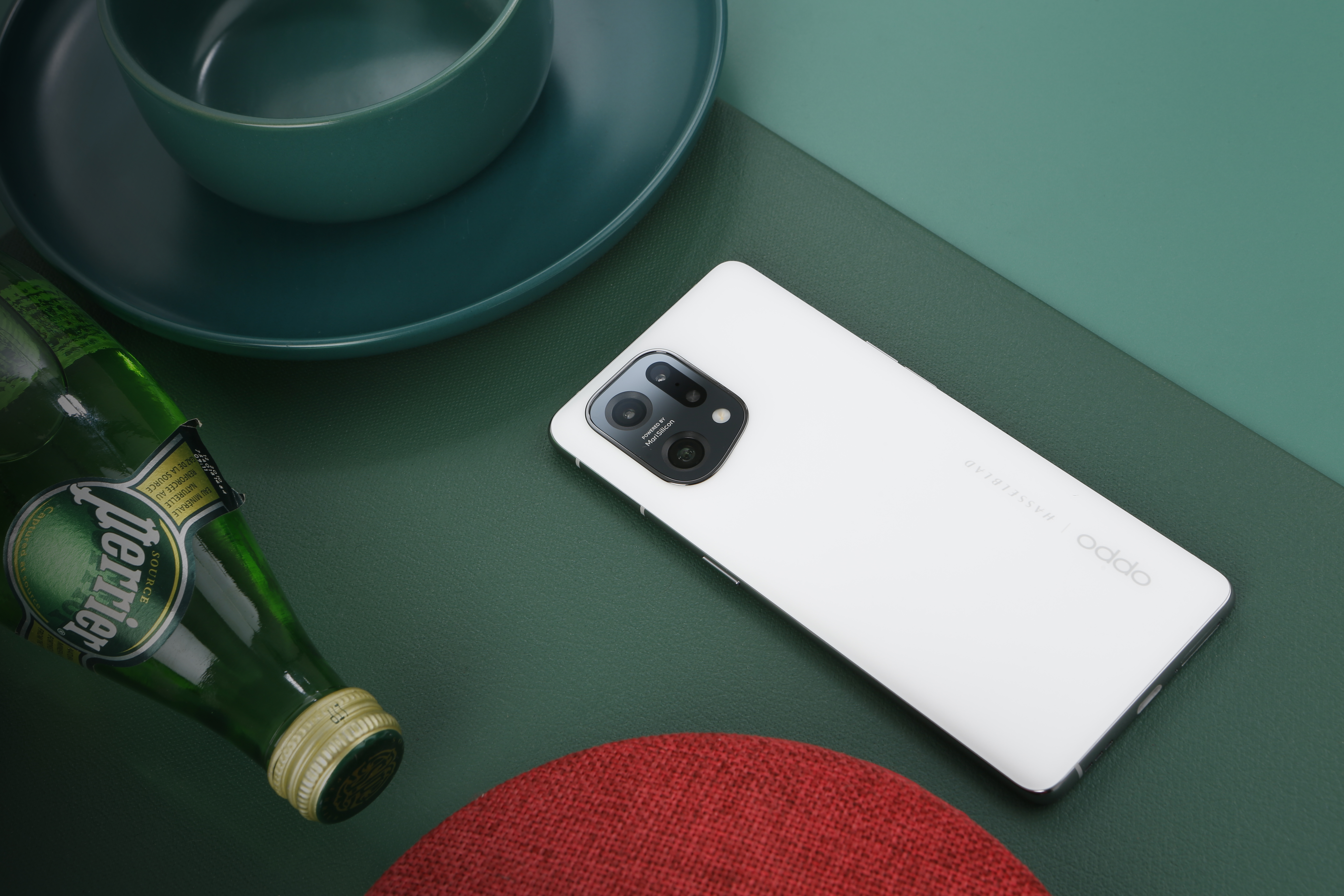 “美貌与内涵俱佳的‘轻’旗舰”——OPPO Find X5浅析