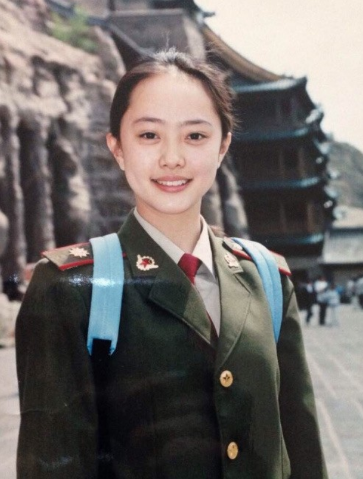 刘园园：逼婚大12岁央视名嘴，携2岁女儿办婚礼，如今过得怎样？