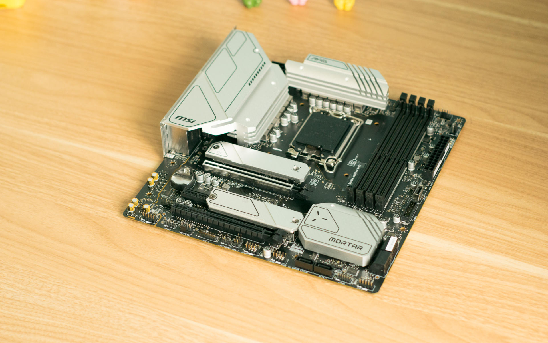 终于降价了，漂亮用得起的DDR5内存灯条，新品七彩虹CVN DDR5实测