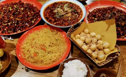 “最美车站”现身，2022上海网红打卡圣地，乘着地铁去旅行...