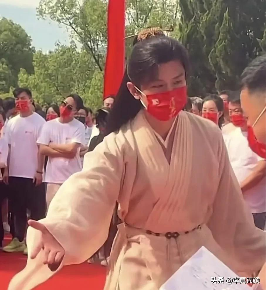 成毅新剧莲花楼横店开机