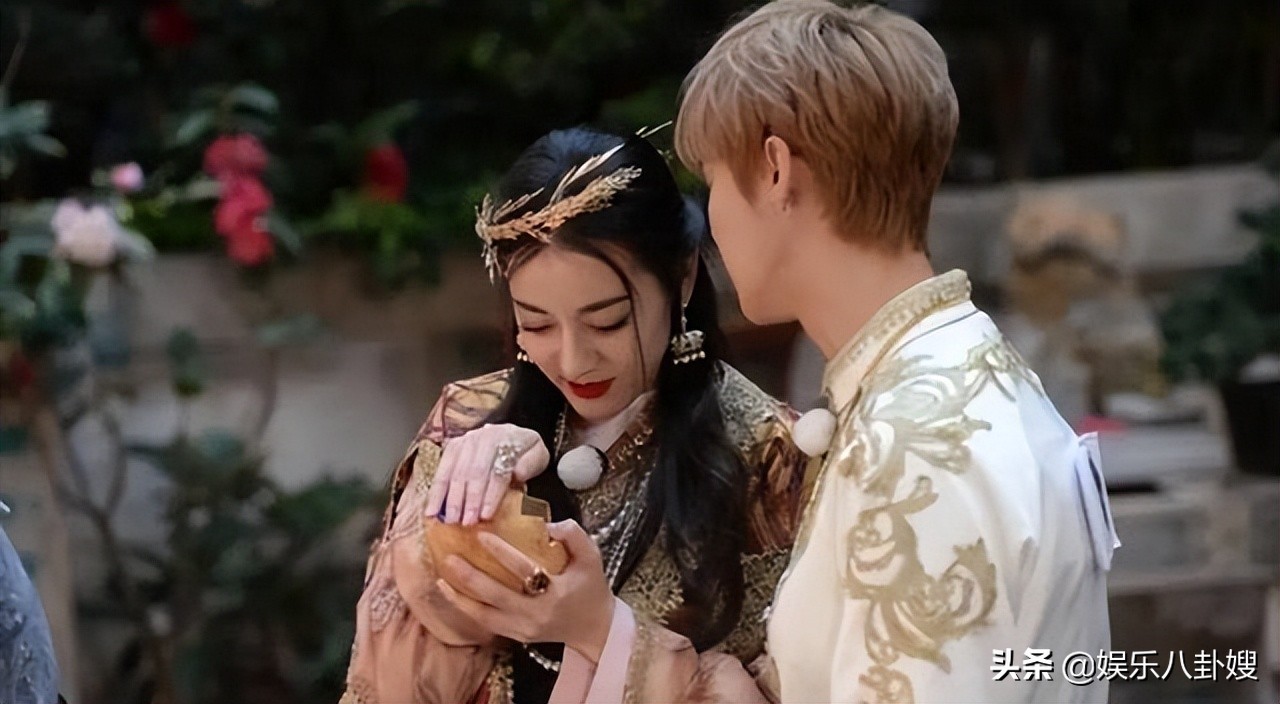 蔡徐坤白鹿步鹿晗迪丽热巴后尘，因《奔跑吧》被磕成大白菜cp？