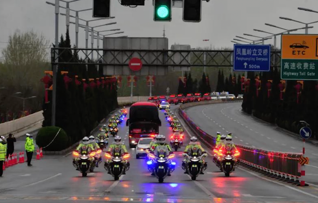 平均年龄不到27岁，一支“铁骑”上的团支部 | 共青团新闻联播