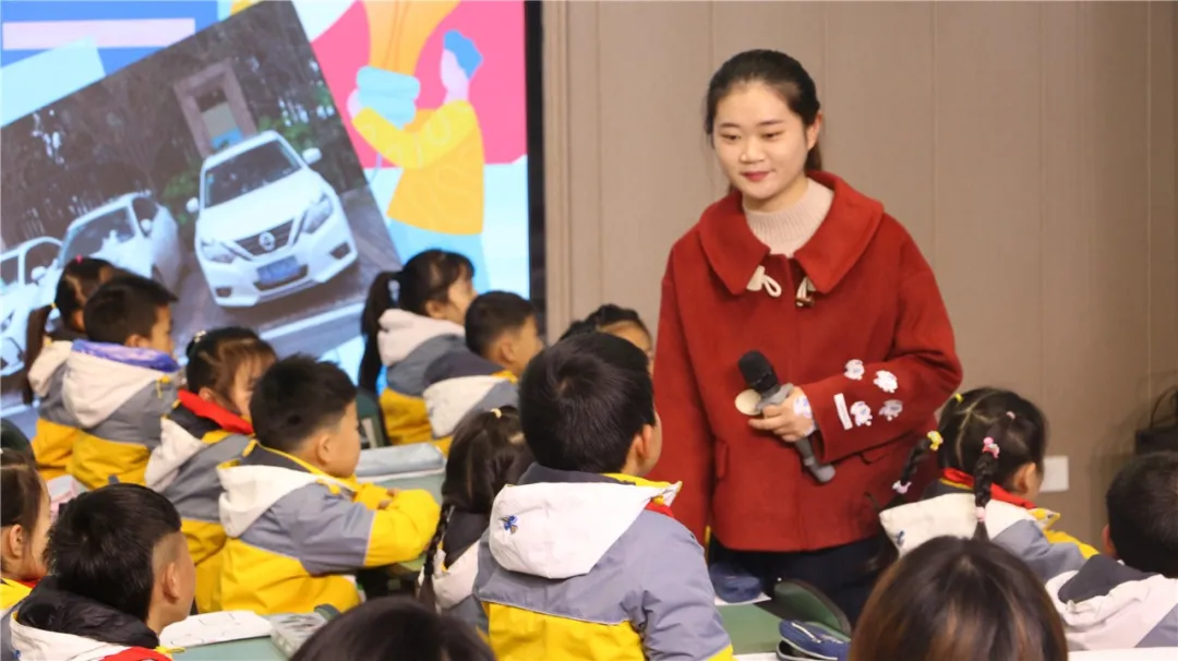 “教”以潜心“研”以致远——双实外开展课题研讨活动