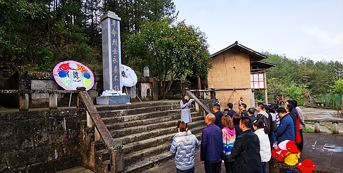 丰都县龙河镇：开展2022年清明祭英烈扫墓活动