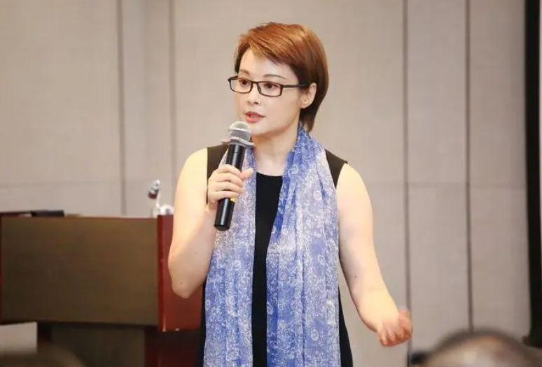 华谊王氏兄弟两人，挥金如土时有多辉煌，人走茶凉后就有多落魄