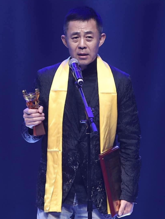 年龄不是问题！这些娱乐圈“老男人”，为何妻子越换越年轻？