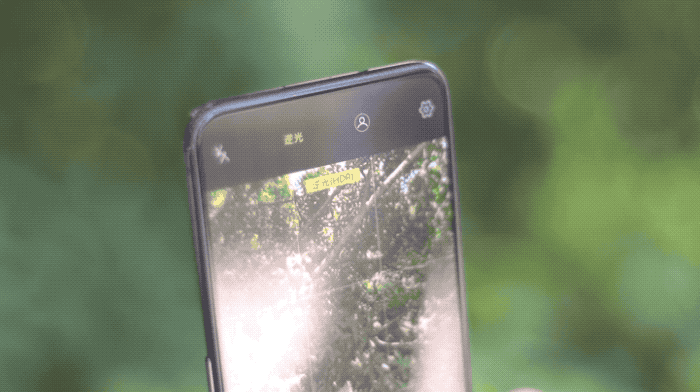 手机里面根本没有这个大块头的容身之地，但是这一次，不太一样了