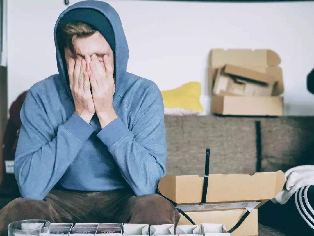 吃糖可以让人快乐，可身体出现这5种表现，暗示你：糖吃得太多了