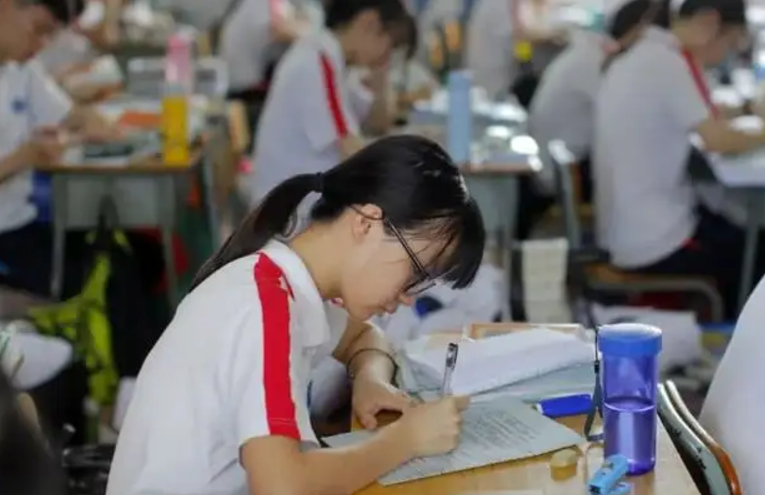 高考迎来大变化，再添“身份要求”，22届部分学生恐无缘高考