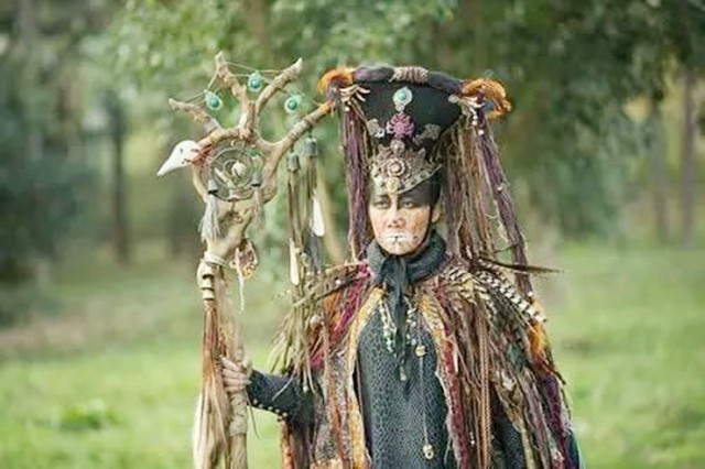 2003年,内蒙古发现巨大红棺,红棺内躺有一具女尸