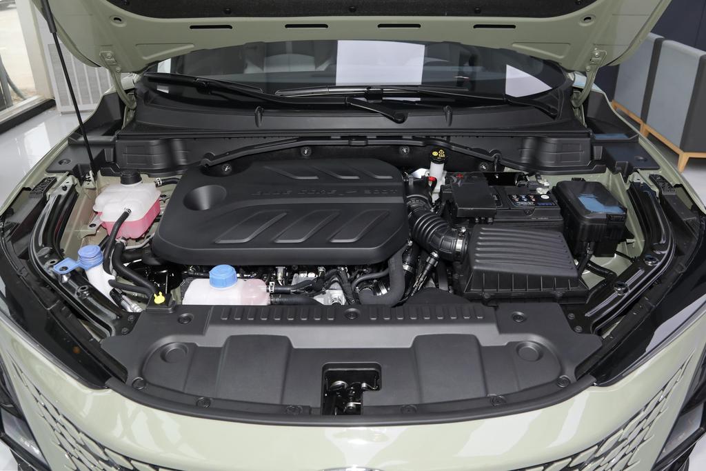 长安UNI-T 2.0T正式上市，推出4款车型，起售价13.79万元