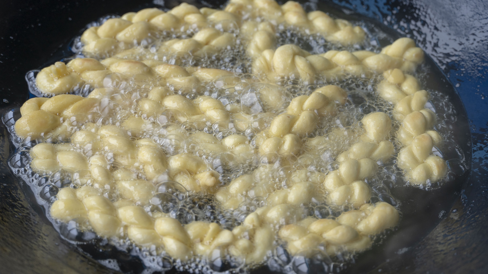 面粉最过瘾的6种做法，不用烤箱，咬一口酥掉渣，一出锅就抢光了