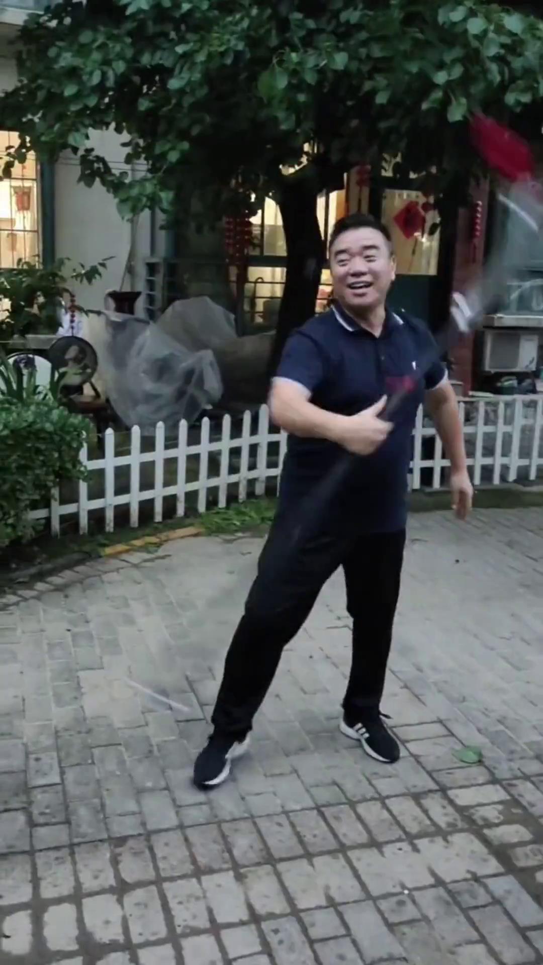 戏剧演员汪珂突发心脏病去世，终年54岁，系刘忠河大女婿及接班人