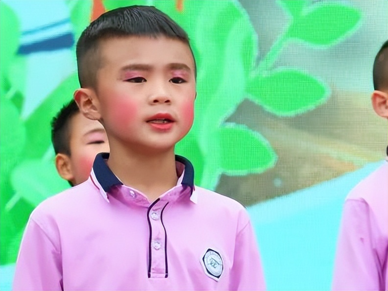 新小娃 ·争做接班人｜四川天府新区新兴小学举行第十四周升旗仪式