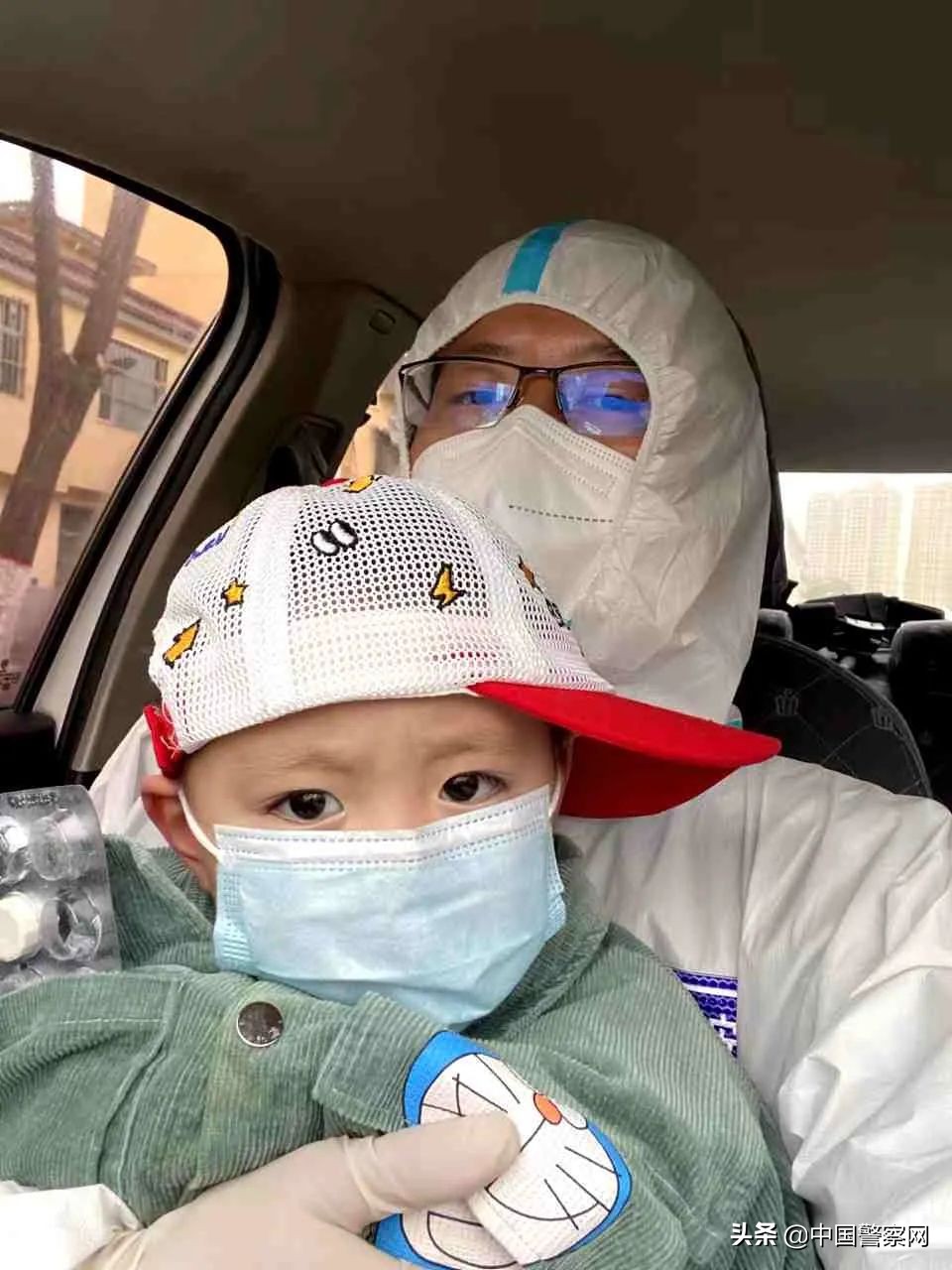 【疫情当前 警察不退】警徽闪耀 情暖“疫”线