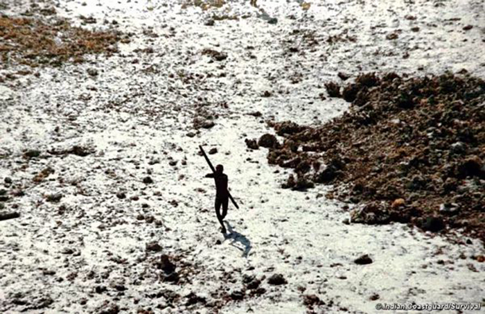 森提奈人(与世隔绝的印度禁岛，访客靠近一律射杀，2018年后再无探险家敢去)