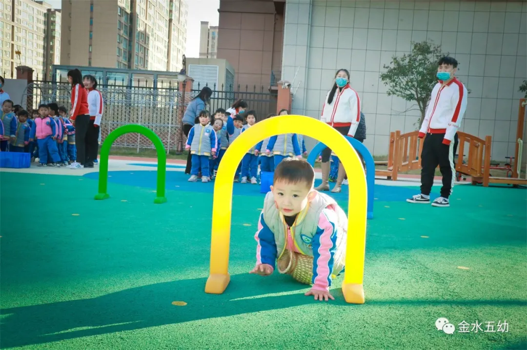 小学生足球队入场词(享运动•健体魄•悦童心—金水五幼教育集团“趣味运动周”纪实)