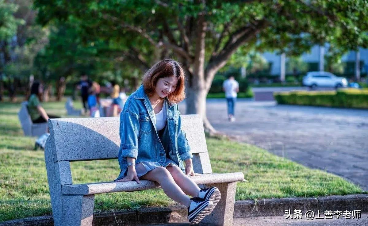 女大学生给男朋友送礼物，引整楼羡慕，网友：那声老婆过分了啊