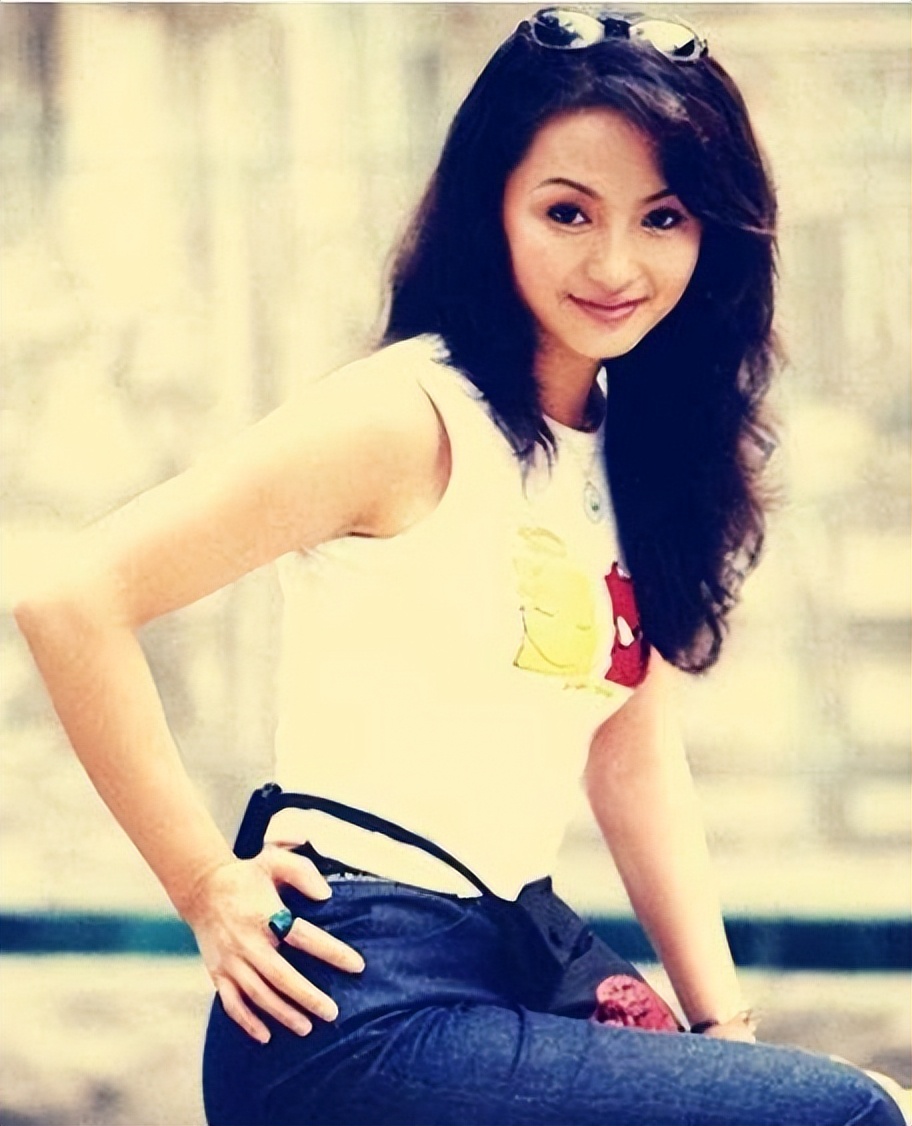 《还珠格格》"香妃"刘丹,成名两年后意外去世,究竟发生了什么