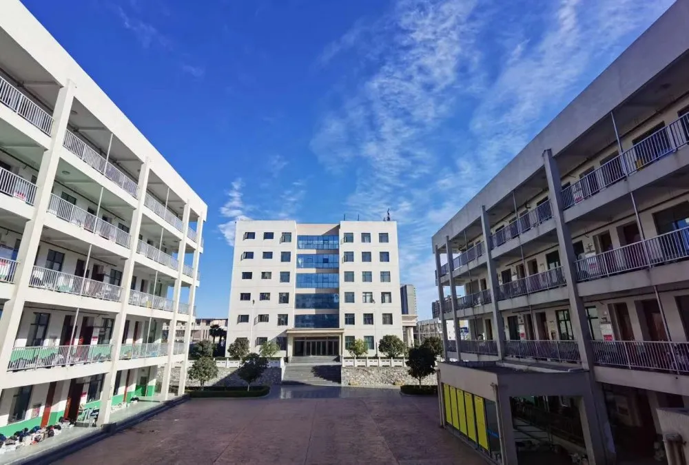 南阳市鸭河工区南都实验中学2022年高薪招聘名优教师公告
