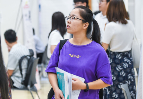 学生吃亏后才明白，民办本科与公办专科差距大，学费只是其一