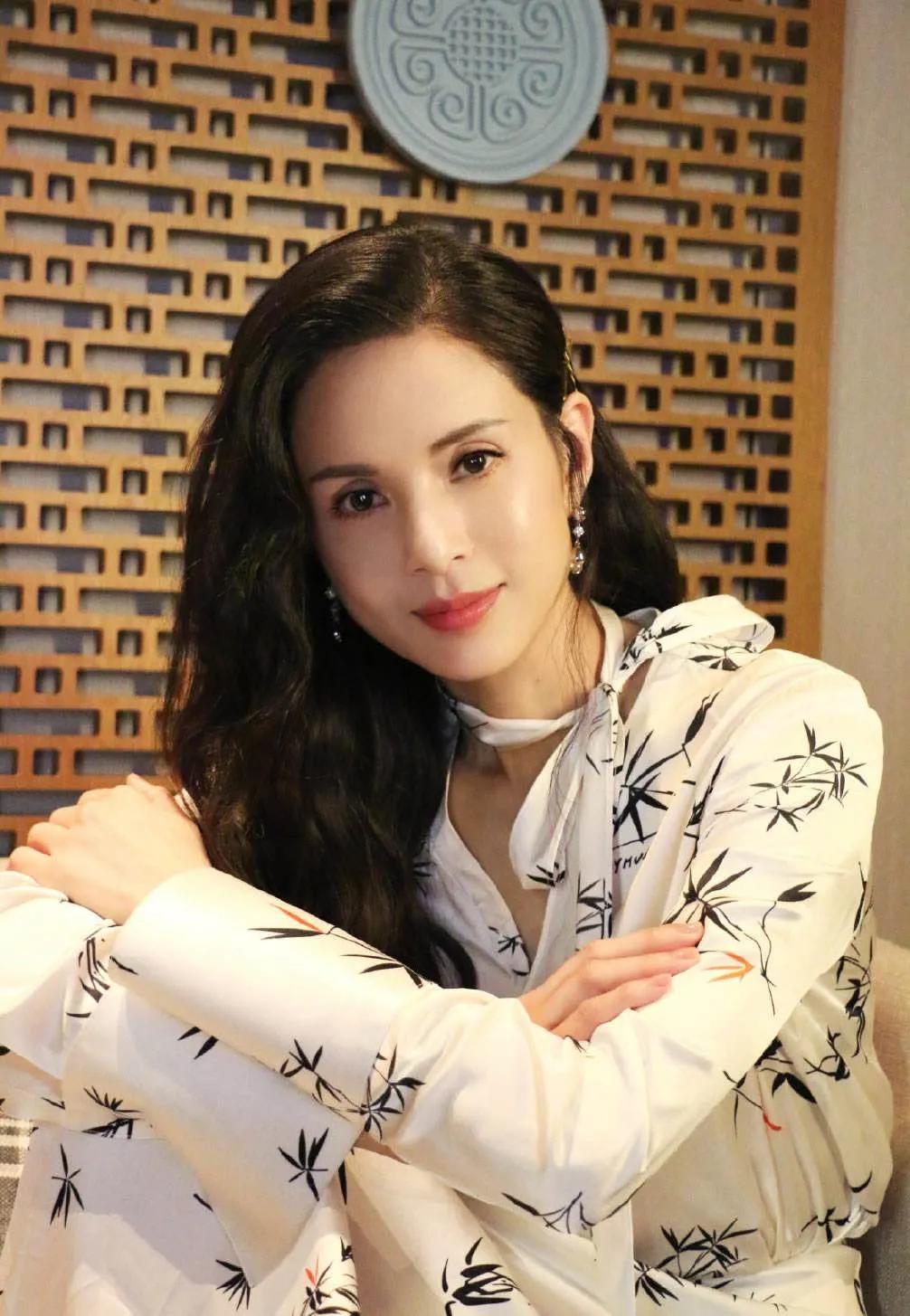 最美小龙女李若彤