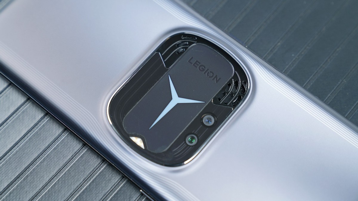 上手拯救者Y90电竞手机：骁龙8+双擎风冷，满血释放游戏特爽