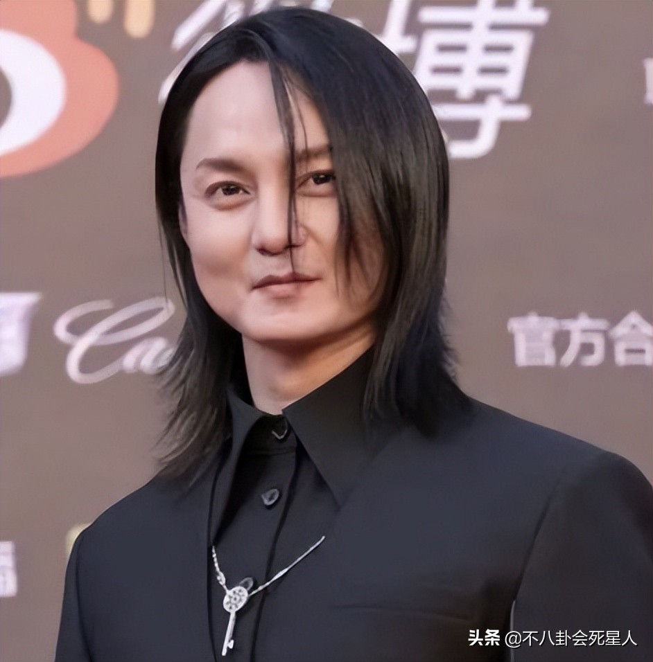 内娱新晋“发面馒头”，肿胀僵硬没眼看，让动脸前辈们自愧不如