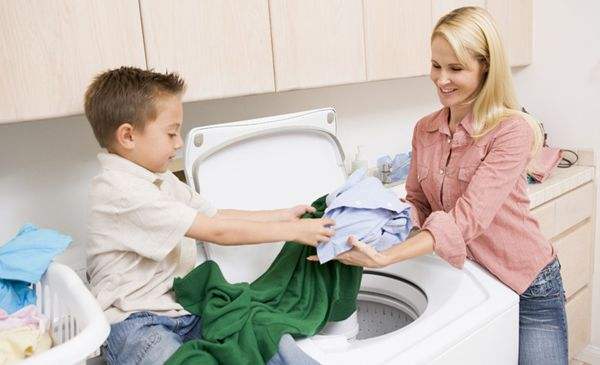 男人的枕頭為啥那麼容易黃？ 真是不講衛生？ 別被騙了