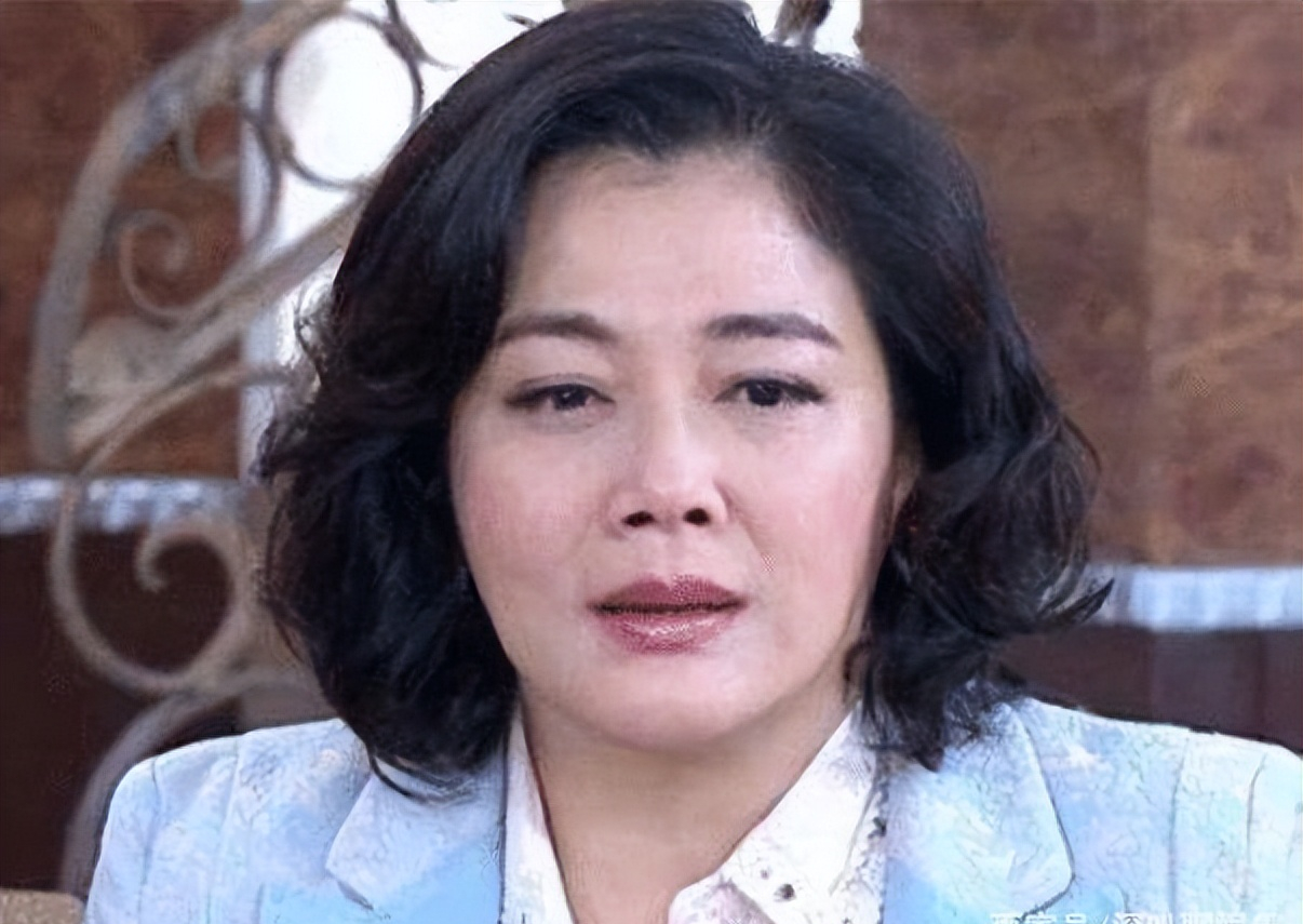 因拍戏过度劳累身亡，26年片酬被弟妹掏空，捐献器官救了8条生命