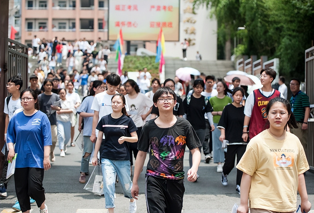 通知！2022上海市高考“延期举行”，考生：复习时间又多了一个月