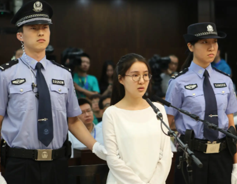 郭美美悲剧人生始作俑者，是她亲妈郭登峰