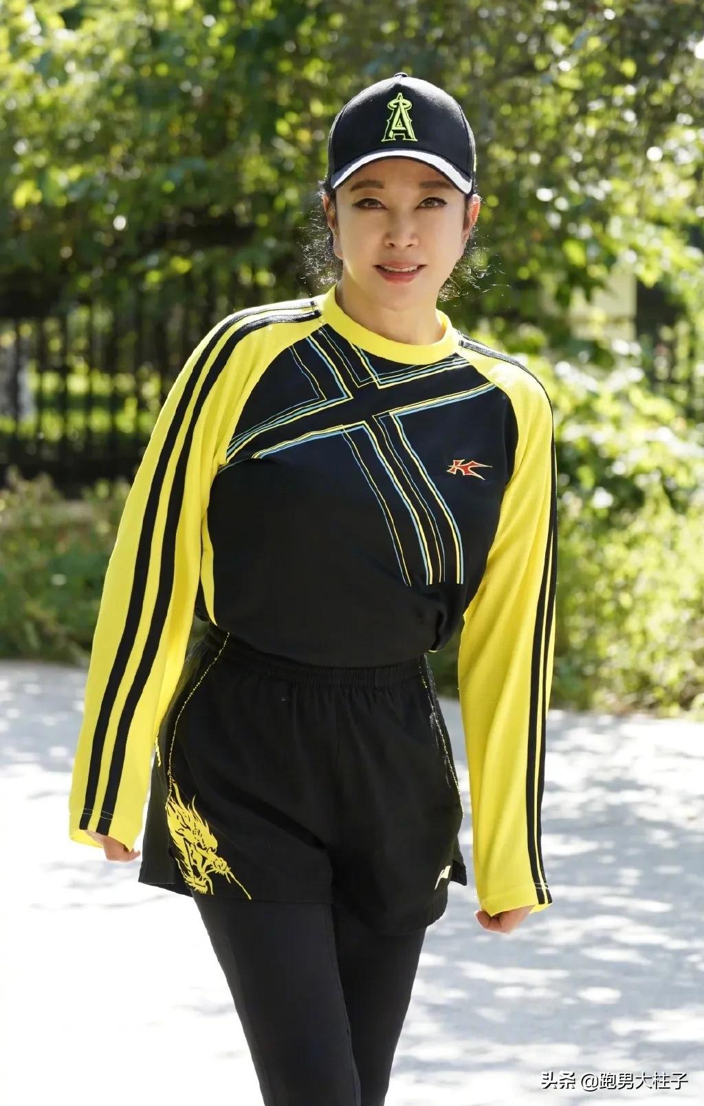 强行扮嫩，妈味十足，求求这几位明星别再演超龄少女了