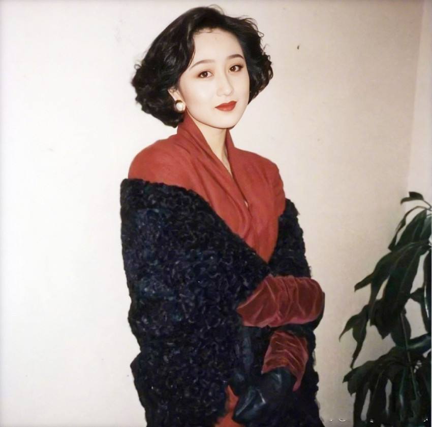 李连杰与黄秋燕离婚31年黄秋燕跟李连杰怎么离婚的