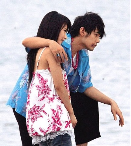 周杰伦成全村希望？回顾他的4段恋情，便知什么是分手见人品