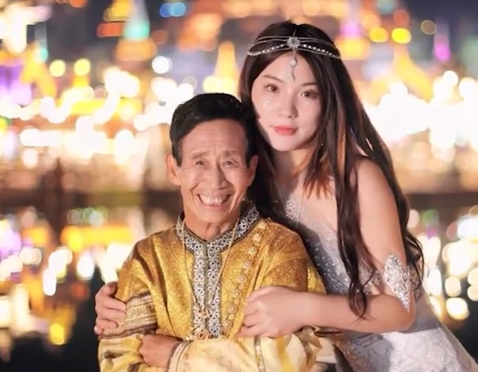 一女婴被弃，拾荒老人养大身价过亿，为报恩卖公司带养父环游祖国